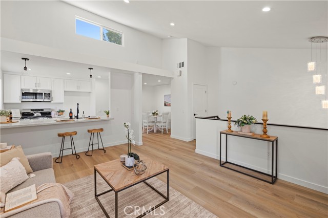 11107 Arminta Street, Sun Valley CA: https://media.crmls.org/medias/fce5131b-98cb-4113-98ca-0ed032be5c32.jpg