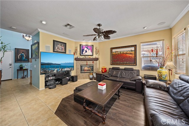 28314 Roman Court, Saugus CA: https://media.crmls.org/medias/fce5d160-91e0-4031-a41a-0984175a45c2.jpg