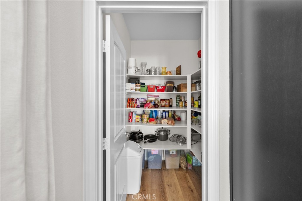 https://media.crmls.org/medias/fce6d2b0-b526-4b7d-a8a7-8dce383b610c.jpg?preset=X-Large