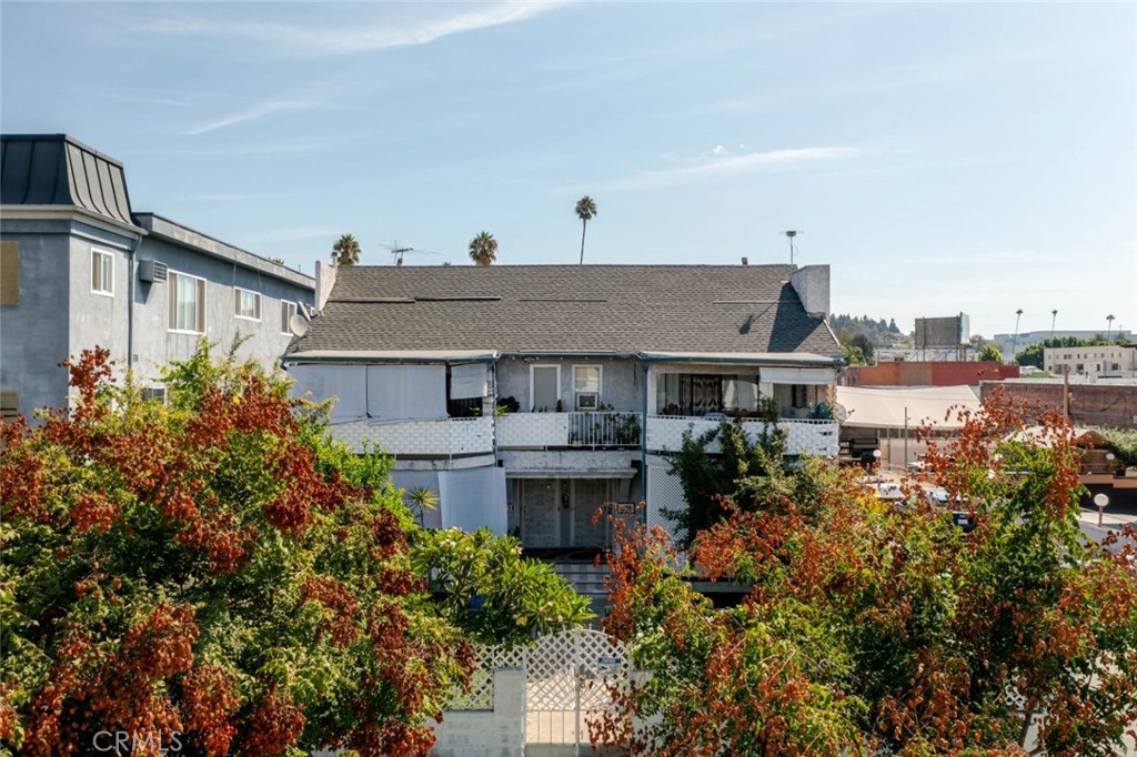 3/4 Winona Boulevard