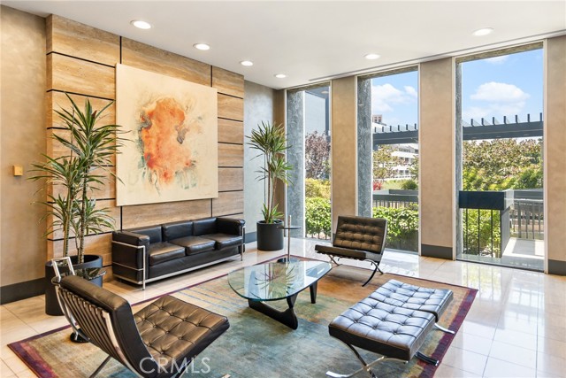 800 W 1st Street, Los Angeles CA: https://media.crmls.org/medias/fce71973-5e86-4f38-86d4-c5b5a2b8df6e.jpg