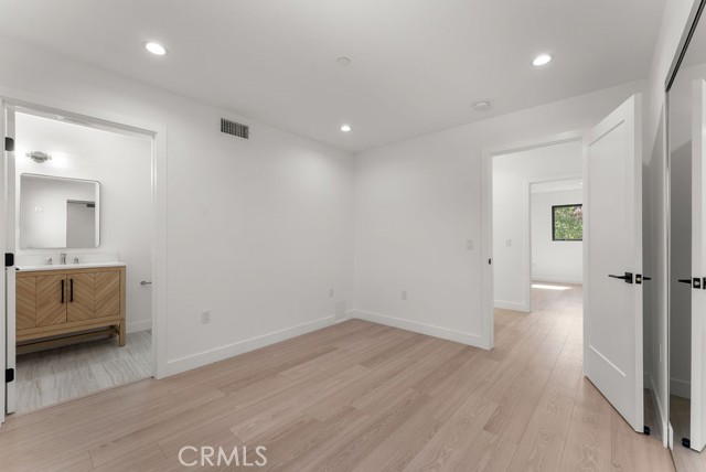 2155 Glenada Avenue, Montrose CA: https://media.crmls.org/medias/fce76404-6c94-438c-baaf-8dad80db6c1b.jpg