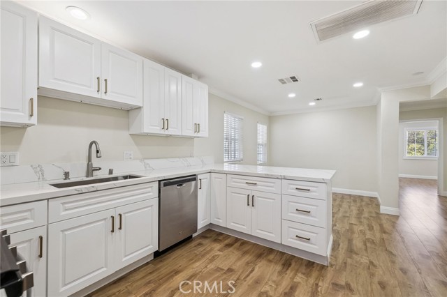 2104 Crenshaw Boulevard, Los Angeles CA: https://media.crmls.org/medias/fce7cd20-2c8f-43d0-8883-a70b30e39492.jpg