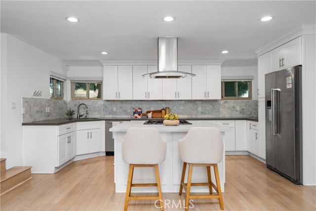 5732 Wilbur Avenue, Tarzana CA: https://media.crmls.org/medias/fce7e0aa-6bfb-4be1-b31a-6bf2b86eac3f.jpg