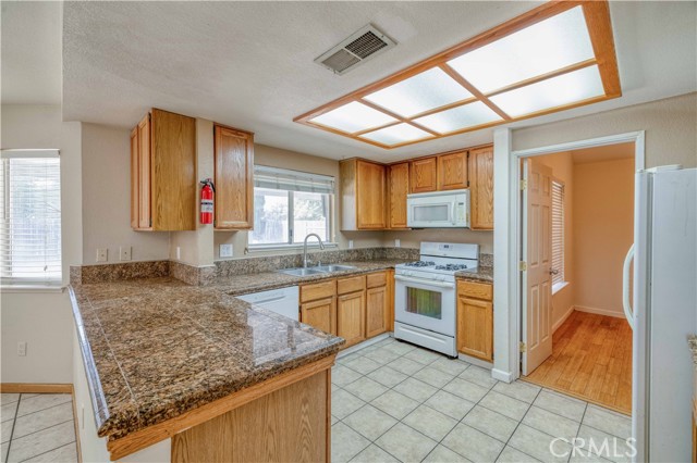 Detail Gallery Image 12 of 36 For 8259 Westport Cir, Sacramento,  CA 95828 - 3 Beds | 2/1 Baths