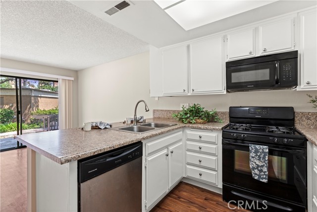Detail Gallery Image 14 of 36 For 16962 Westwood Ln #19,  Huntington Beach,  CA 92647 - 3 Beds | 2/1 Baths