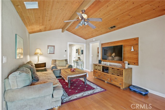 1477 Winston Court, Upland CA: https://media.crmls.org/medias/fce89622-a278-4363-9987-7f0a62cdb63a.jpg