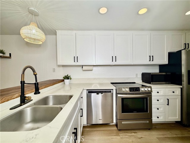 Detail Gallery Image 2 of 13 For 9116 Marina Pacifica Dr, Long Beach,  CA 90803 - 0 Beds | 1 Baths
