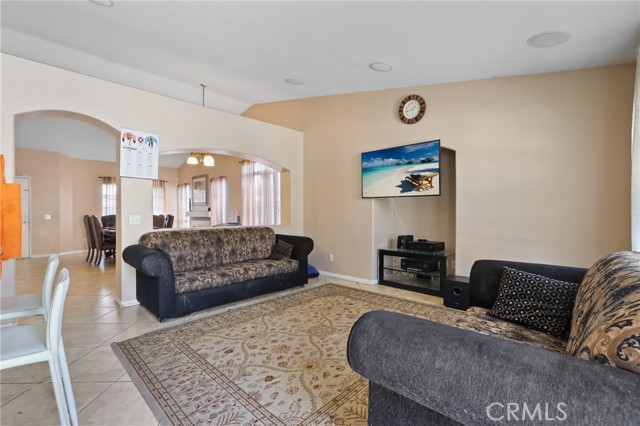 Detail Gallery Image 15 of 74 For 15060 Spring St, Fontana,  CA 92335 - 4 Beds | 2 Baths