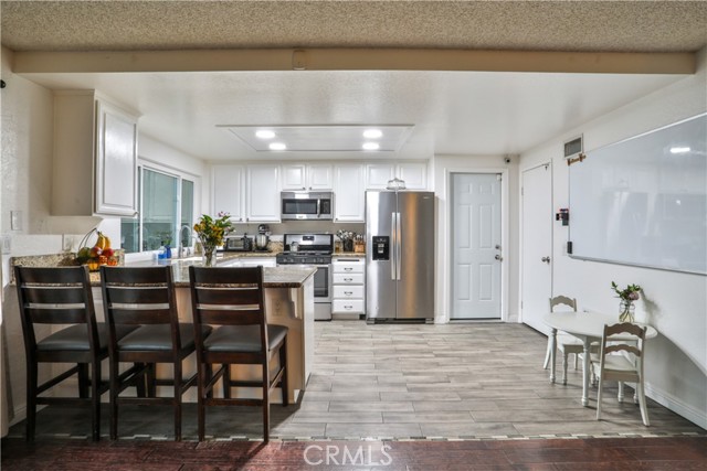 6073 Cameo Street, Rancho Cucamonga CA: https://media.crmls.org/medias/fce91e3f-d2ca-4797-8bc5-fa9376a9e388.jpg
