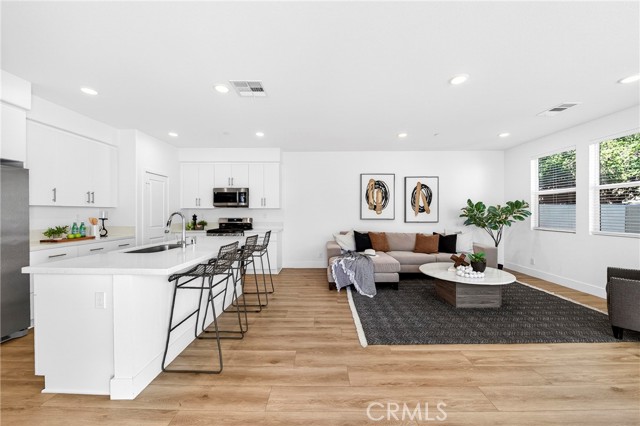 Detail Gallery Image 6 of 47 For 300 Vista Dr #94,  La Habra,  CA 90631 - 3 Beds | 2/1 Baths