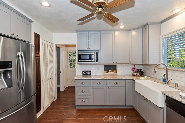 28621 Shenandoah Drive, Lake Arrowhead CA: https://media.crmls.org/medias/fce92e3a-23df-4452-9401-e4668ae120dc.jpg