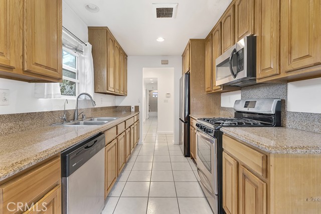 Detail Gallery Image 13 of 35 For 14962 Genoa, Sylmar,  CA 91342 - 4 Beds | 2 Baths