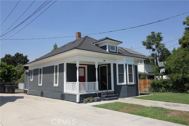 250 SONORA Street, Redlands CA: https://media.crmls.org/medias/fce946a7-e9bc-4995-a1ad-73549a2eeaa9.jpg
