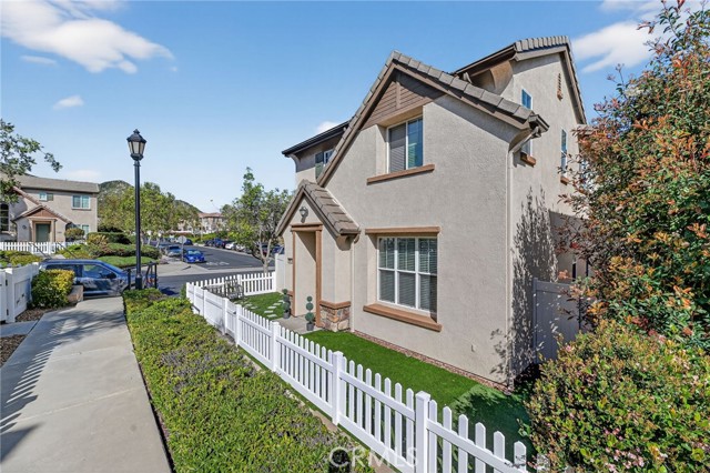 Detail Gallery Image 2 of 46 For 35715 Plume Ln, Murrieta,  CA 92562 - 3 Beds | 2/1 Baths