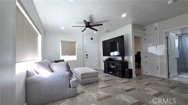 Detail Gallery Image 10 of 29 For 6704 Rhea Ave, Reseda,  CA 91335 - 3 Beds | 2 Baths