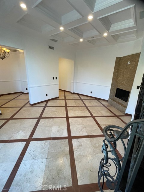 Detail Gallery Image 2 of 17 For 8655 Hillside, Los Angeles,  CA 90069 - 4 Beds | 4 Baths