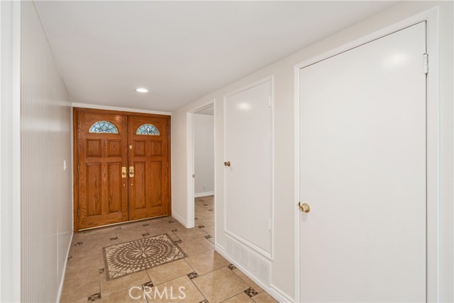 Detail Gallery Image 10 of 35 For 24316 Burbank Bld, Woodland Hills,  CA 91367 - 4 Beds | 2 Baths