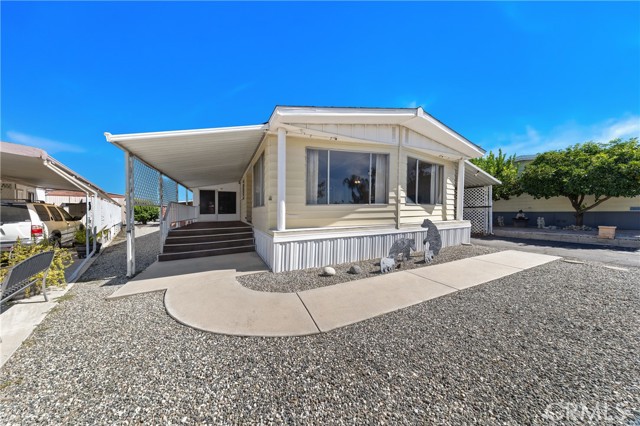 575 S Lyon, Hemet CA: https://media.crmls.org/medias/fcec5006-bfe7-4eb7-abdc-2556cebbf9ce.jpg