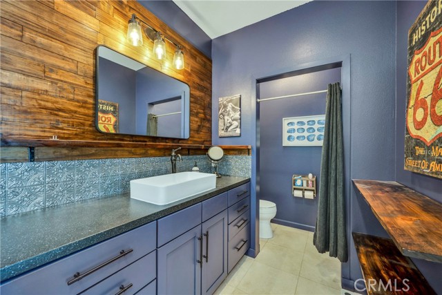 Detail Gallery Image 13 of 27 For 18700 Oak Grove Rd, Hidden Valley Lake,  CA 95467 - 3 Beds | 2/1 Baths