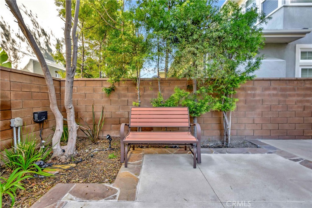 https://media.crmls.org/medias/fced37c7-0ea4-4463-8e4c-271d0f882ea3.jpg?preset=X-Large