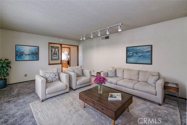 Detail Gallery Image 3 of 33 For 7664 N Gearhart Ave, Fresno,  CA 93720 - 3 Beds | 2 Baths