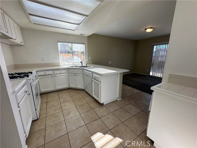 Detail Gallery Image 15 of 51 For 1155 W Victoria St, Rialto,  CA 92376 - 3 Beds | 2/1 Baths