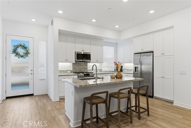 Detail Gallery Image 5 of 46 For 27410 N Merlin Pl #101,  Valencia,  CA 91381 - 2 Beds | 2 Baths