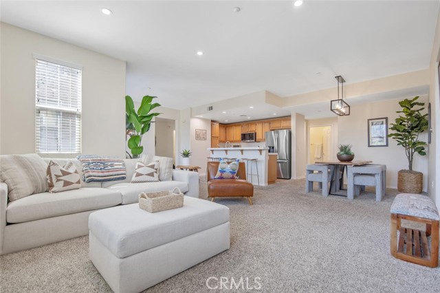 Detail Gallery Image 2 of 49 For 243 Riverdale Ct #431,  Camarillo,  CA 93010 - 3 Beds | 2/1 Baths