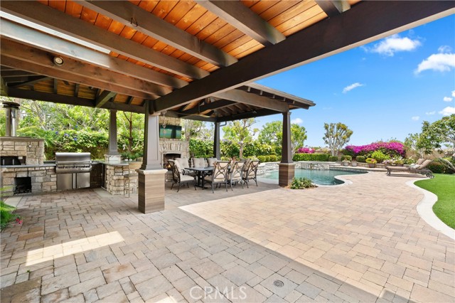 18912 Rockinghorse Lane, Huntington Beach CA: https://media.crmls.org/medias/fcf18467-2513-4dc0-80af-6d3b6f6cc037.jpg