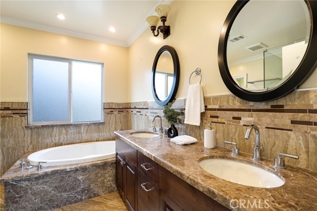 3654 Wrightwood Dr, Studio City CA: https://media.crmls.org/medias/fcf31ecd-be27-475c-99f3-dc3d4db85326.jpg
