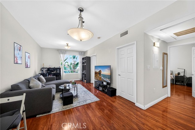 Detail Gallery Image 9 of 17 For 580 W Main St #220,  Alhambra,  CA 91801 - 2 Beds | 2 Baths