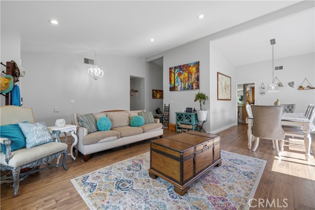 Detail Gallery Image 10 of 54 For 28442 Alder Peak, Canyon Country,  CA 91387 - 5 Beds | 3 Baths