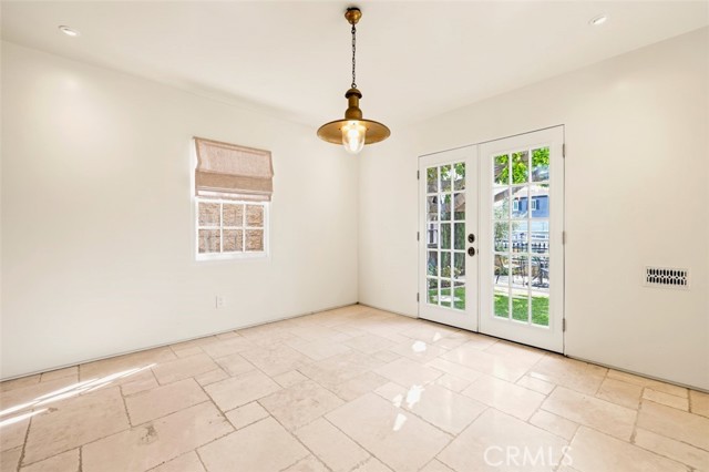 Detail Gallery Image 15 of 59 For 89 Rivo Alto Canal, Long Beach,  CA 90803 - 5 Beds | 3/1 Baths