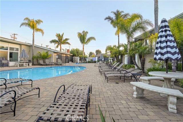 1741 Tustin Avenue, Costa Mesa CA: https://media.crmls.org/medias/fcf3c984-f509-492e-b4a3-69ba131ce054.jpg