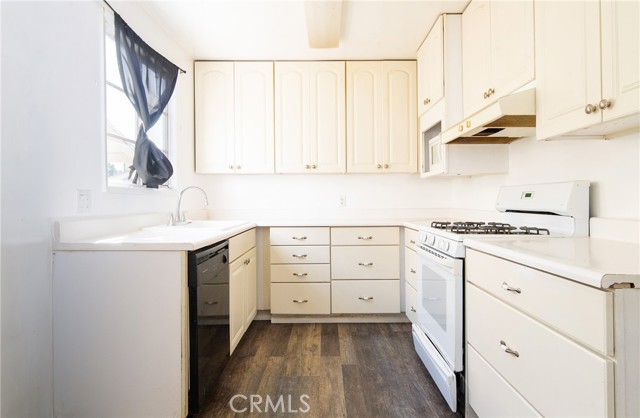 Detail Gallery Image 10 of 22 For 8725 Mccallum, Downey,  CA 90242 - 2 Beds | 1 Baths