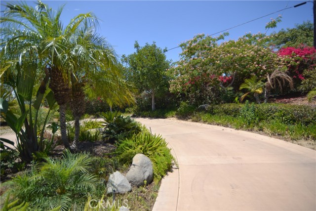 Detail Gallery Image 5 of 44 For 1320 Sleeping Indian Rd, Oceanside,  CA 92057 - 4 Beds | 3/1 Baths