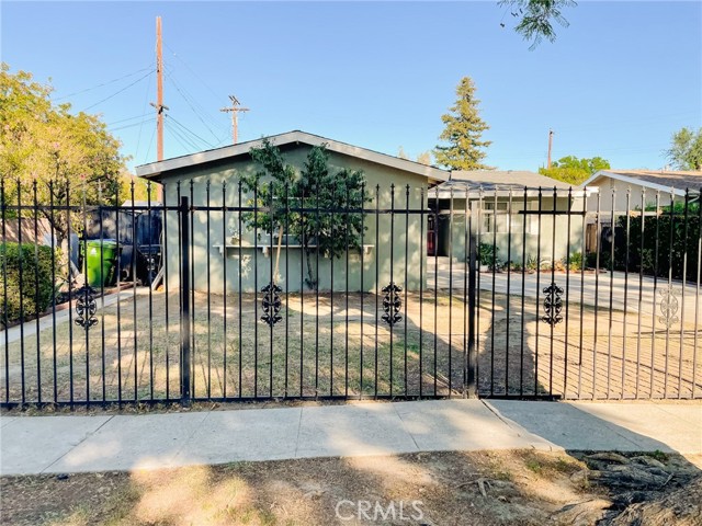 10016 Sophia Avenue, North Hills CA: https://media.crmls.org/medias/fcf45638-ad02-436c-91a2-2612f2fdd4d5.jpg