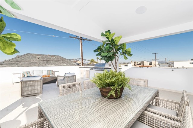 1034 W Balboa Boulevard, Newport Beach CA: https://media.crmls.org/medias/fcf582df-cf70-4a7e-bb8e-e0efd17bd7af.jpg