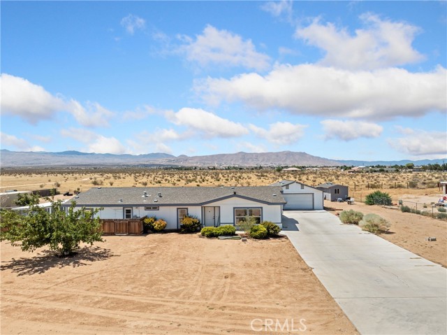 Detail Gallery Image 1 of 45 For 23099 Lucilla Rd, Apple Valley,  CA 92308 - 3 Beds | 2/1 Baths