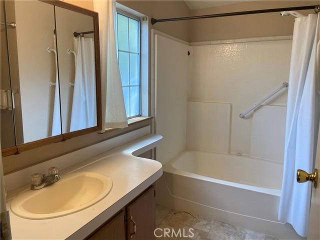 567 E Lassen Avenue, Chico CA: https://media.crmls.org/medias/fcf6d38c-d80a-422d-9d41-9a90d1fd29fe.jpg