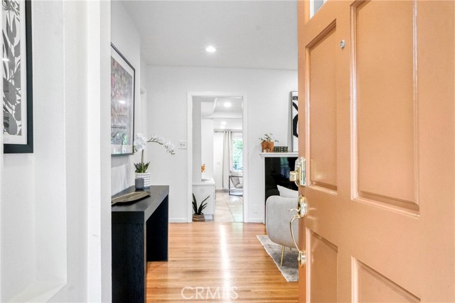 4299 Bakman Avenue, Studio City CA: https://media.crmls.org/medias/fcf7428b-60b5-4dd8-a2ca-efdfe435f0c7.jpg