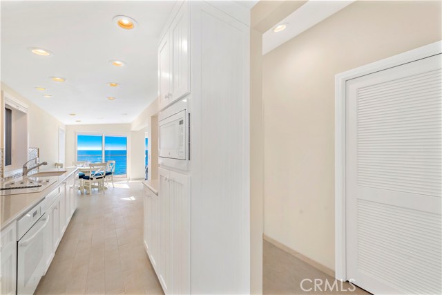 Detail Gallery Image 10 of 31 For 1051 Gaviota Dr, Laguna Beach,  CA 92651 - 2 Beds | 2 Baths