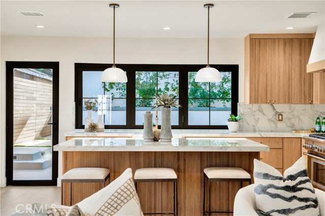 2605 N Poinsettia Avenue, Manhattan Beach CA: https://media.crmls.org/medias/fcf832f5-dcf9-4539-a6c6-5d5138c7a8c5.jpg