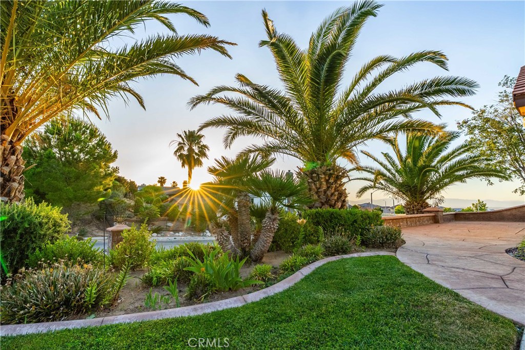 https://media.crmls.org/medias/fcf84d66-8a02-4b97-9c17-3e189c355b46.jpg?preset=X-Large