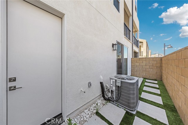 251 Tank, Irvine CA: https://media.crmls.org/medias/fcf8629a-2afe-4e2c-bf25-386afe2d335f.jpg