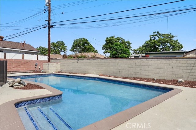 Detail Gallery Image 2 of 41 For 12208 Dunrobin Ave, Downey,  CA 90242 - 3 Beds | 2 Baths