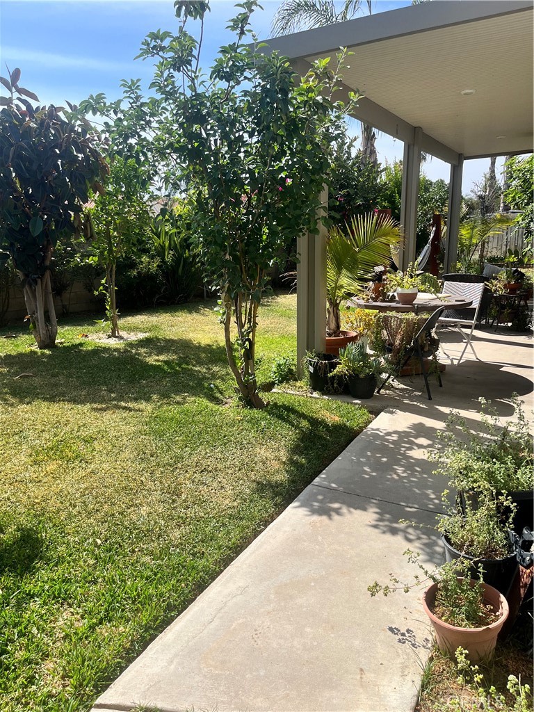 https://media.crmls.org/medias/fcf8c946-4607-437b-aa9b-7a44711b8d3f.jpg?preset=X-Large