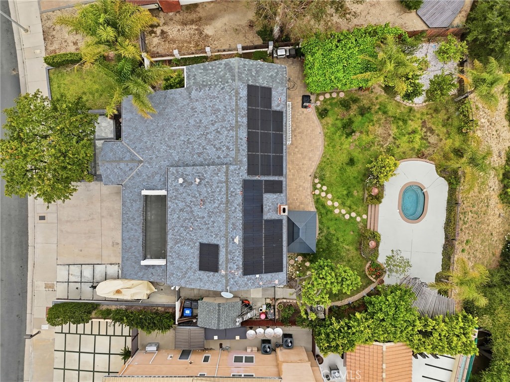 https://media.crmls.org/medias/fcf92abb-e4c4-4f10-8648-f9e640caf71e.jpg?preset=X-Large