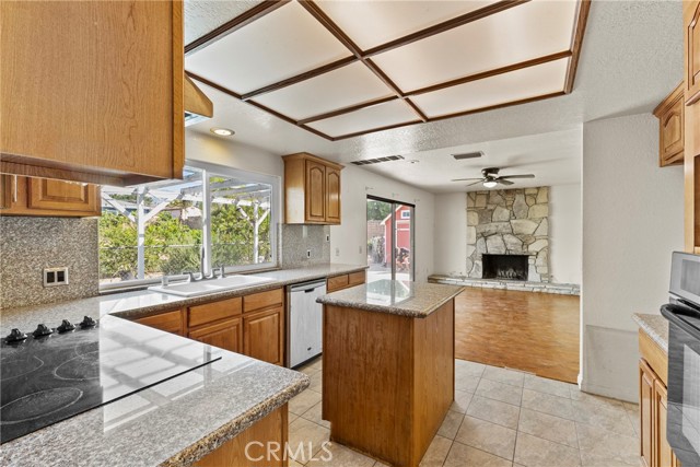 Detail Gallery Image 13 of 42 For 327 Fargo, San Dimas,  CA 91773 - 4 Beds | 3 Baths